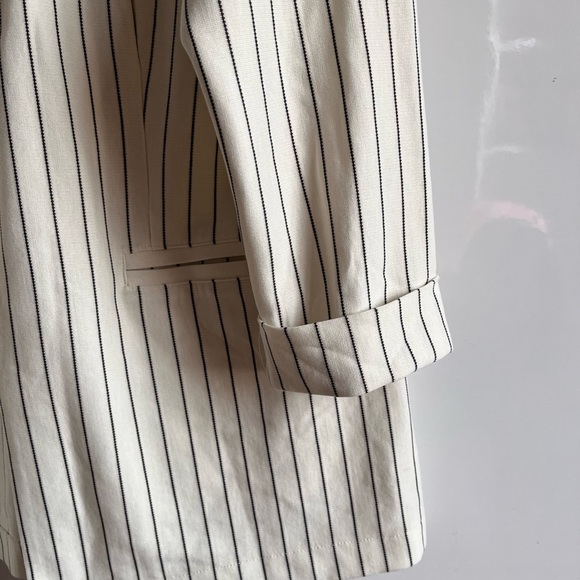 White stripe coat - Picture 3 of 4
